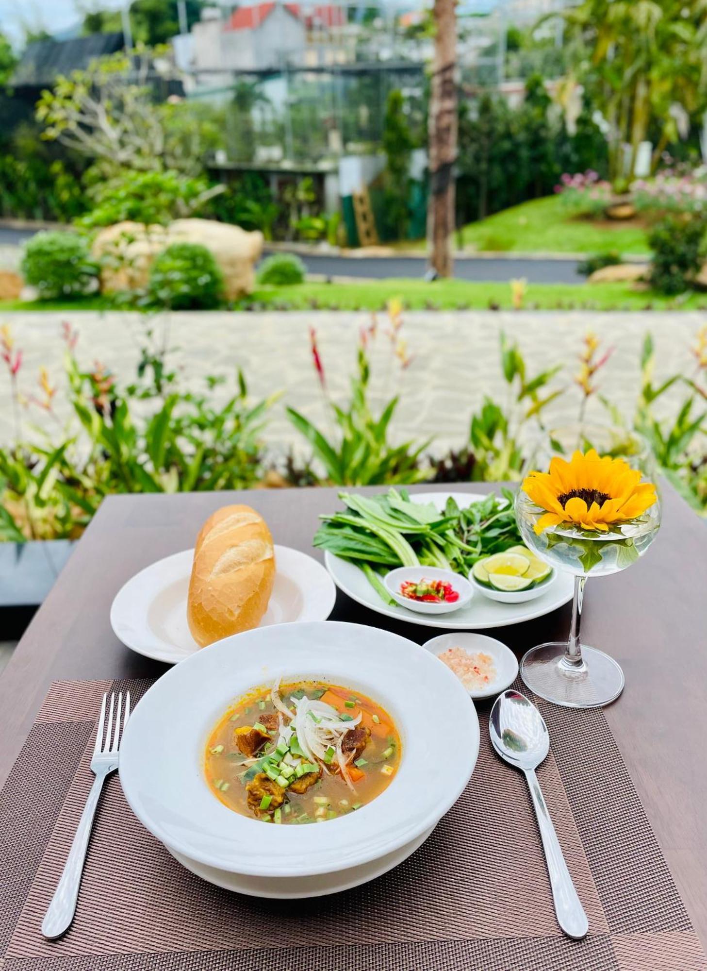 Sunflower Hotel & Resort เบ๋าลอก ภายนอก รูปภาพ